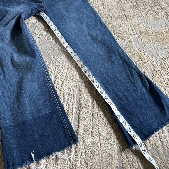 Spanx Jeans Cropped Flare Denim Medium Wash
High rise pull on medium - Picture 3 of 11